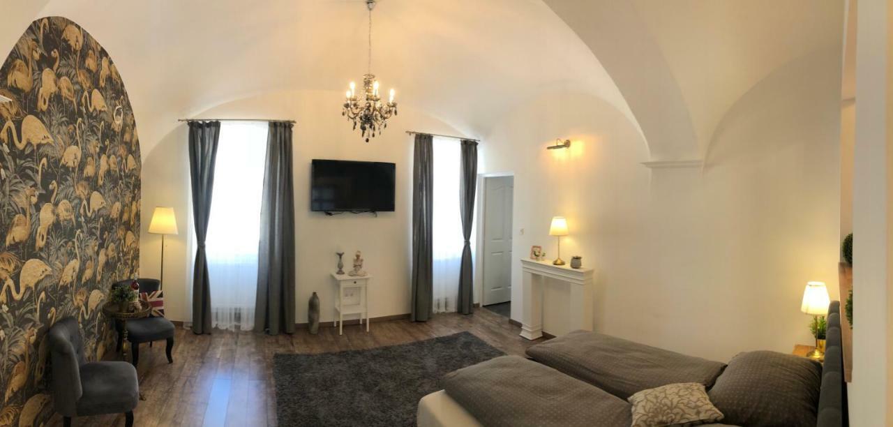 에게르 Frank Apartman Deluxe 빌라 외부 사진