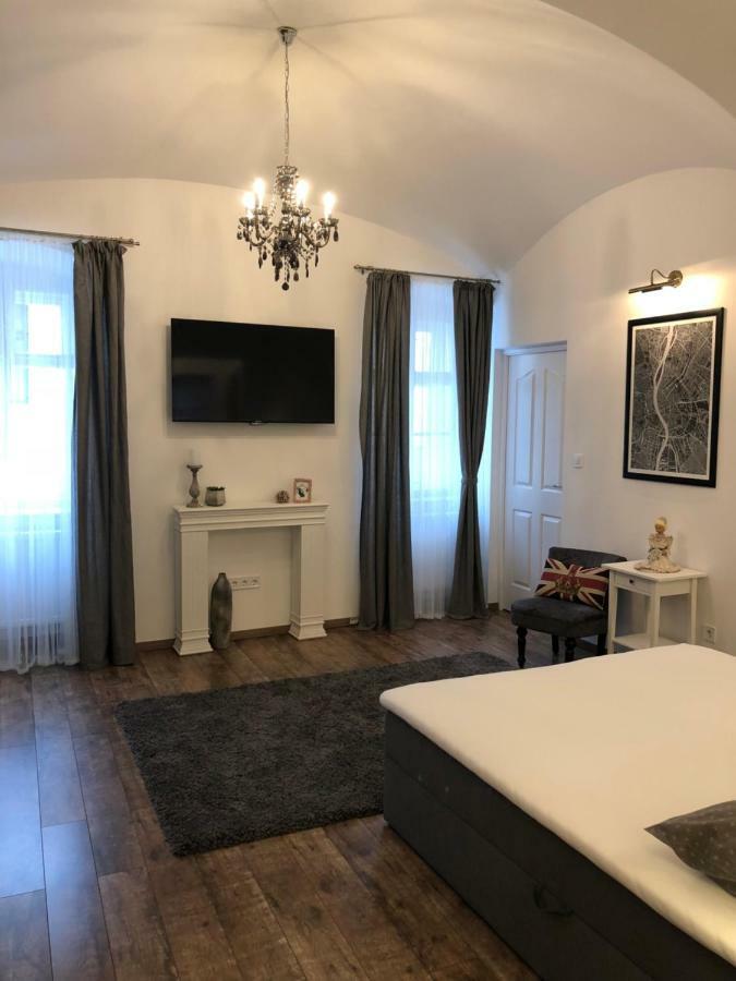 에게르 Frank Apartman Deluxe 빌라 외부 사진