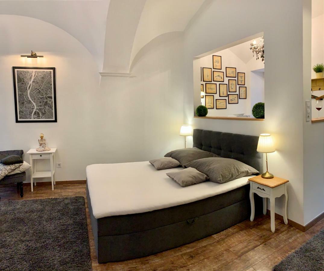 에게르 Frank Apartman Deluxe 빌라 외부 사진